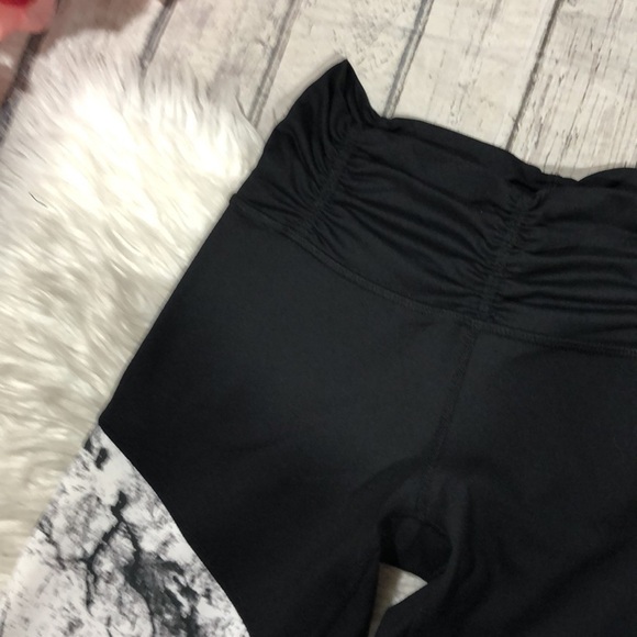 Body Language Revolve Scrunch Marble Crop Leggings - Picture 12 of 12